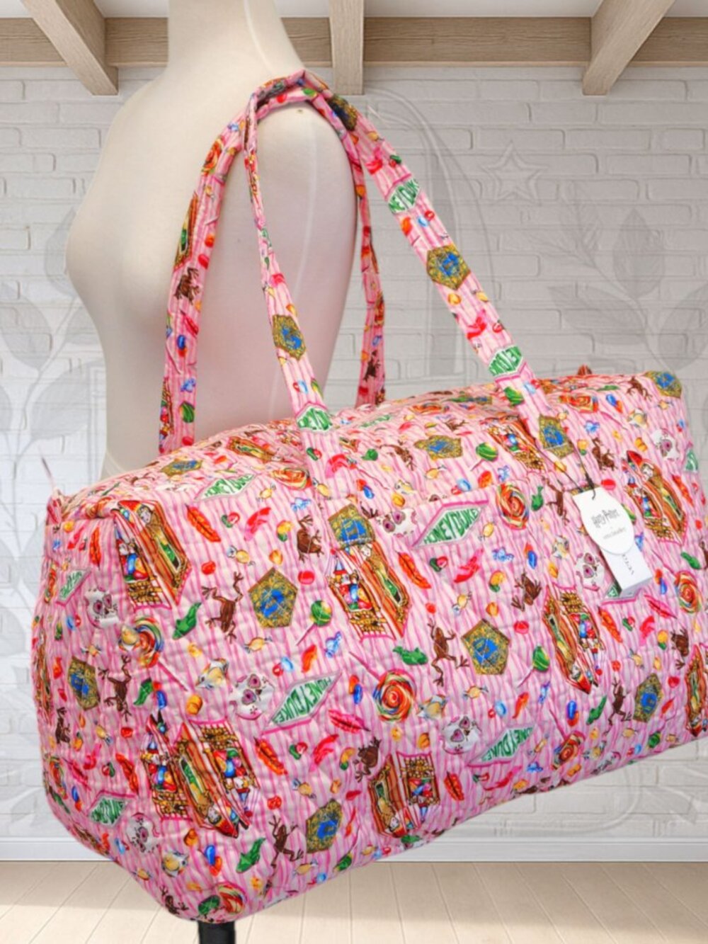 NEW ❤️ vera bradley x Harry Potter Honeydukes Pink Large Duffel - Picture 2 of 6